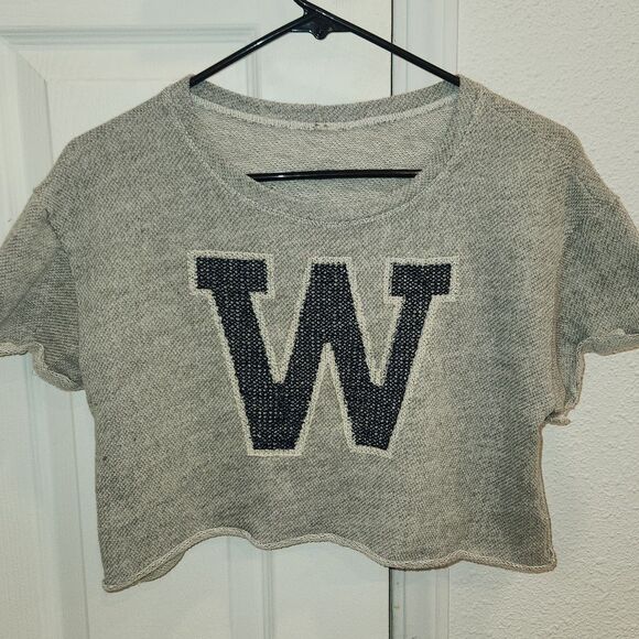 New Condition Gray Cropped Shirt with W Logo - Picture 1 of 2